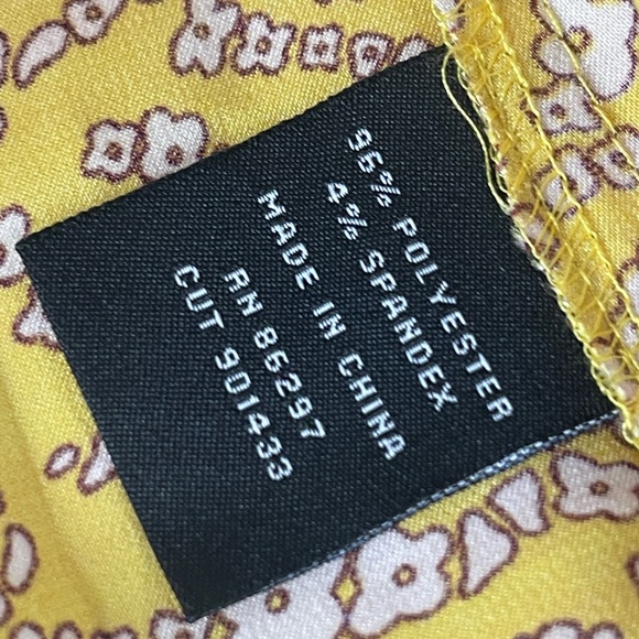BCBGMaxAzria NWT Yellow Flower Print Tie Ribbon Blouse, Button Detail - Size M - Picture 7 of 9